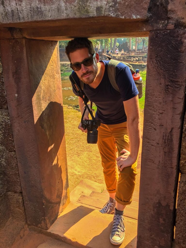 Bluffworks chino in Angkor Wat